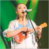 西野カナ、アリーナツアー最終公演でウクレレの弾き語りを披露