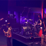 yonige 、8月13日に新曲も披露した初の武道館公演「一本」を開催！