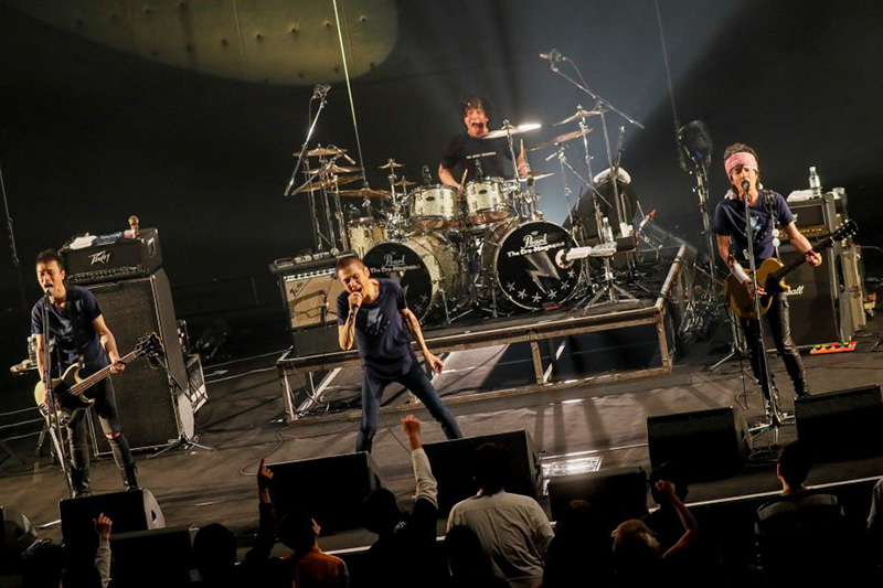 ザ・クロマニヨンズ、約2年振りの全国ツアー「ザ・クロマニヨンズ ツアー SIX KICKS ROCK&ROLL」がZepp Hanedaにてスタート！