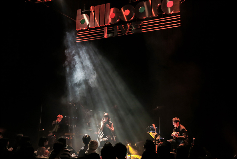 Aimer、アコースティックライブ・ツアーがビルボードライブ東京でスタート
