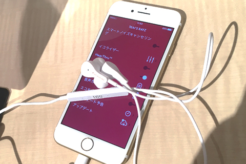 オンキヨー＆パイオニアイノベーションズ、“世界初” iPhoneに充電しながら通話や音楽を楽しめるLightningイヤホン「RAYZ」をリリース