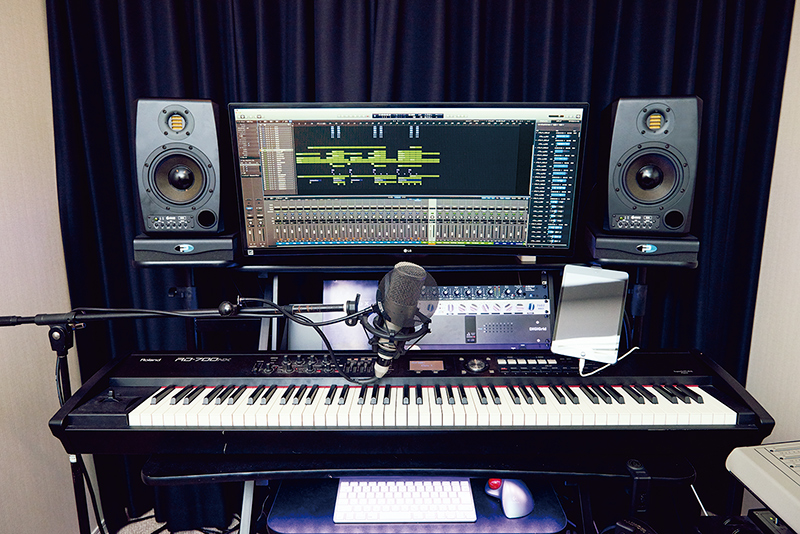 部屋がプロのプライベートスタジオに早変わりする、組み立て式の音楽制作専用デスク