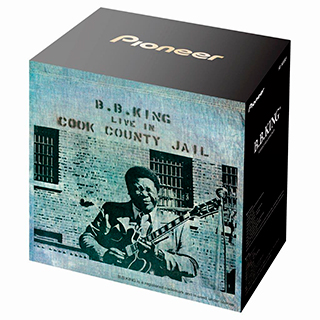 B.B.キングの名ライブ盤とコラボしたターンテーブルとヘッドホンが300台限定販売
