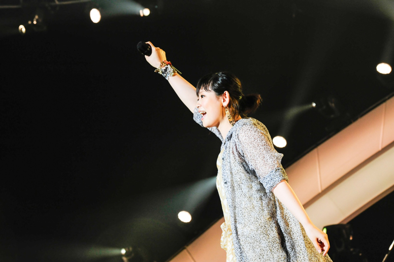 絢香、自身最大規模の10周年アリーナツアー開幕！