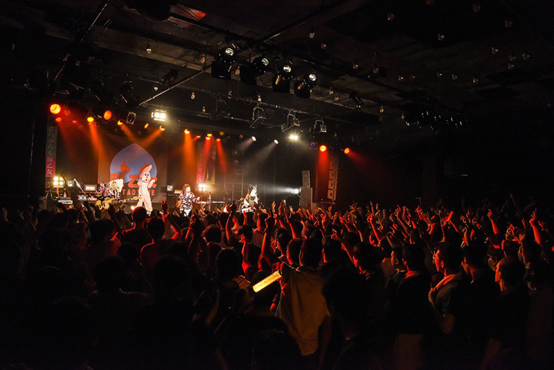 豚乙女、メジャーデビューライブ終演でツアー開催を発表！