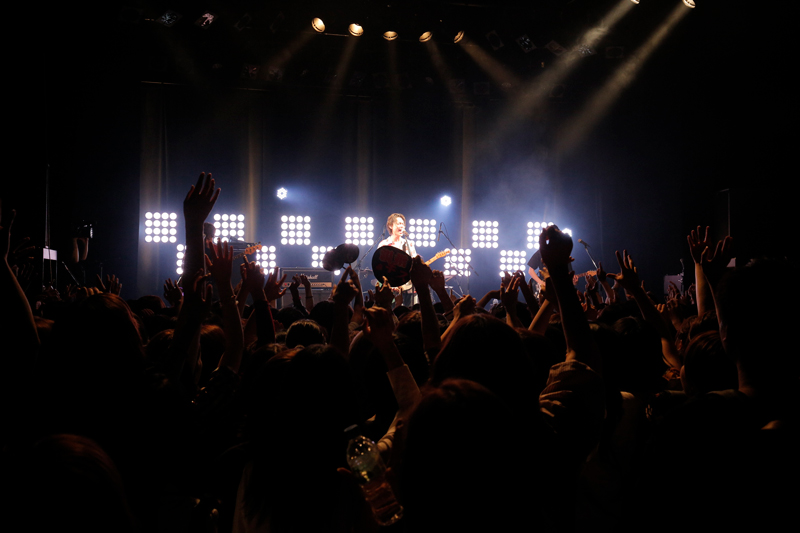 菅田将暉 初ライブで生歌披露！au CMソング「見たこともない景色」発売記念イベントを開催！