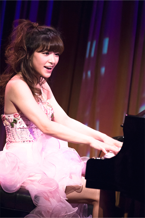 話題のピアニスト高木里代子のデビューLIVEが大盛況！
