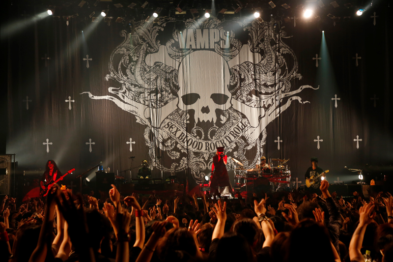 VAMPS、国内ライヴハウスツアーの締めくくりとなった仙台 PIT公演の2日目をレポート！
