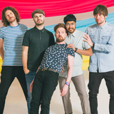 カイザー・チーフス、新曲「Parachute」のミュージックビデオを公開！