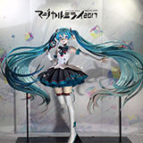 初音ミク「マジカルミライ 2017」のヤマハブースで、 初音ミクが歌ってくれるショルダーキーボードを体験