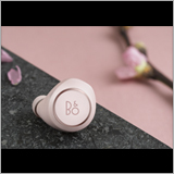 バング＆オルフセン、「Beoplay E8」の第3弾限定カラーモデル “Powder Pink” を4月末から販売