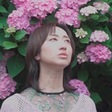 「1/fのゆらぎ」のシルキーボイスを持つシンガーソングライターMs.OOJA、2013年発表の応援歌「紫陽花」MVが公開！