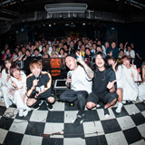 ６人組のアイドルグループ「大阪☆春夏秋冬」と２人組のロックバンド「BACK-ON」が昨日（12月4日）新宿ロフトで初となる2マンライブを開催！