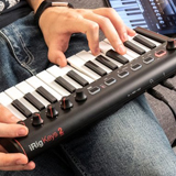 IK Multimedia、「iRig Keys 2 Mini」を発表！（ヘッドフォン・アウト付きのモバイルMIDIキーボード）