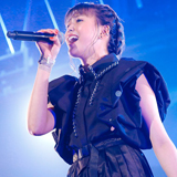 三阪咲、自身初となる無観客生配信ライブ「RAISE YOU UP！Live Streaming 2020 in Summer」で圧倒的な歌声とパフォーマンスを披露！