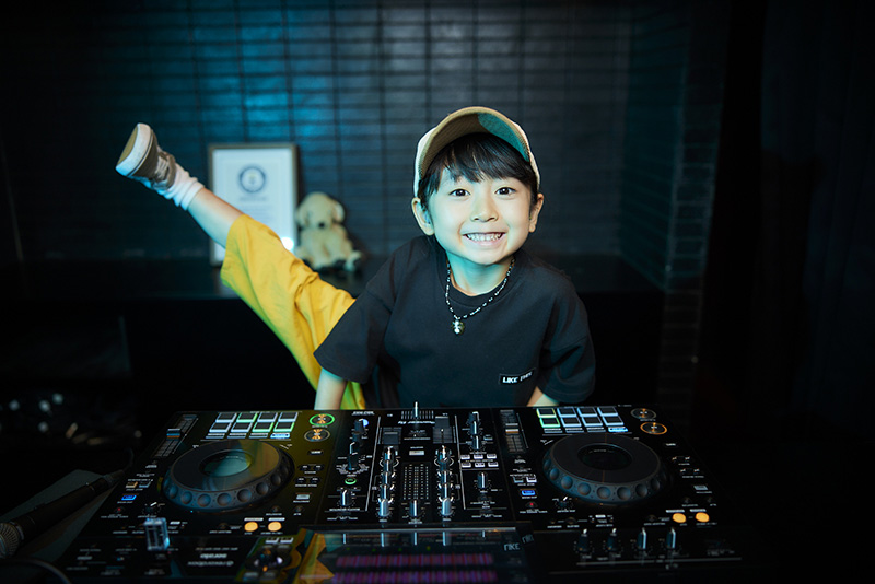 小学1年生 DJ RINOKA、最年少クラブDJ(女性)のギネス世界記録認定後、初のワンマンライブで圧巻のパフォーマンス！