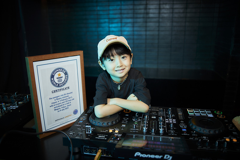 小学1年生 DJ RINOKA、最年少クラブDJ(女性)のギネス世界記録認定後、初のワンマンライブで圧巻のパフォーマンス！