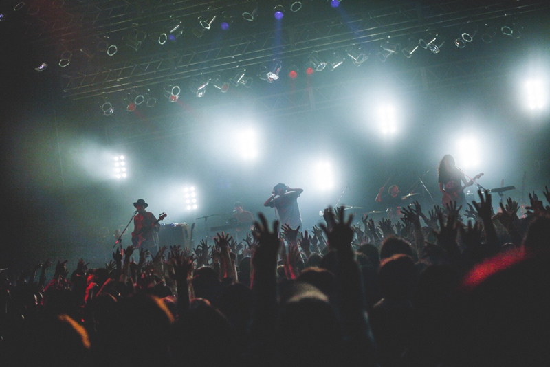 石崎ひゅーい、バンドツアーファイナル「ゴールデンエイジ」が東京・渋谷TSUTAYA O-EASTで幕を閉じ、全国アコースティックライブツアー開催を発表！