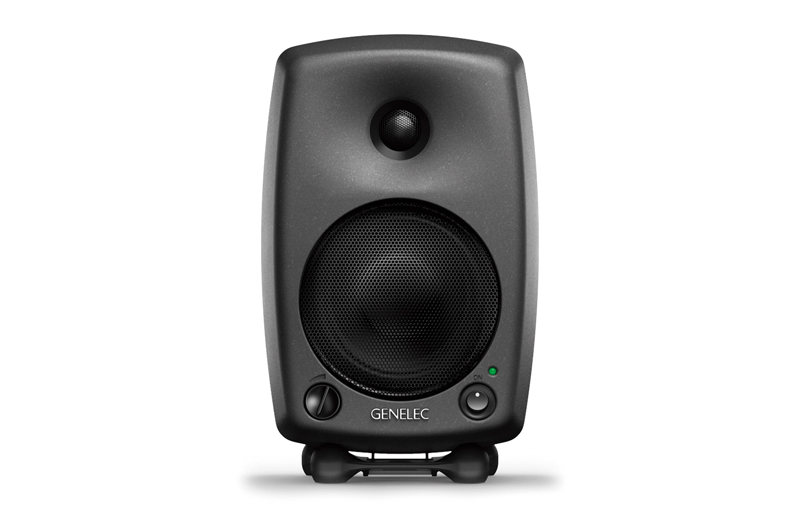 ALvinoのKOJIと竹内朋康がジェネレックのモニタースピーカー「M030」と