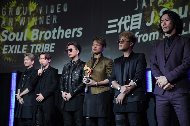 「最優秀邦楽グループビデオ賞」を受けた三代目JSB