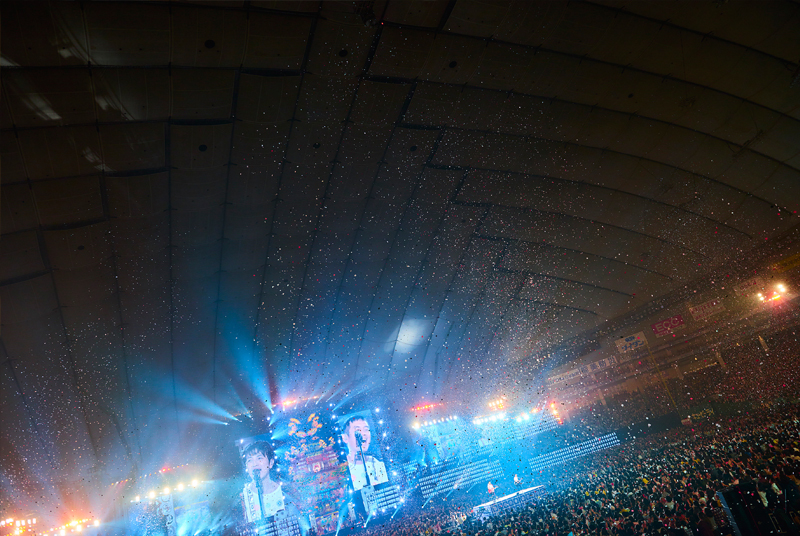 ゆず、20周年突入の“弾き語り”東京ドーム公演で10万人熱狂
