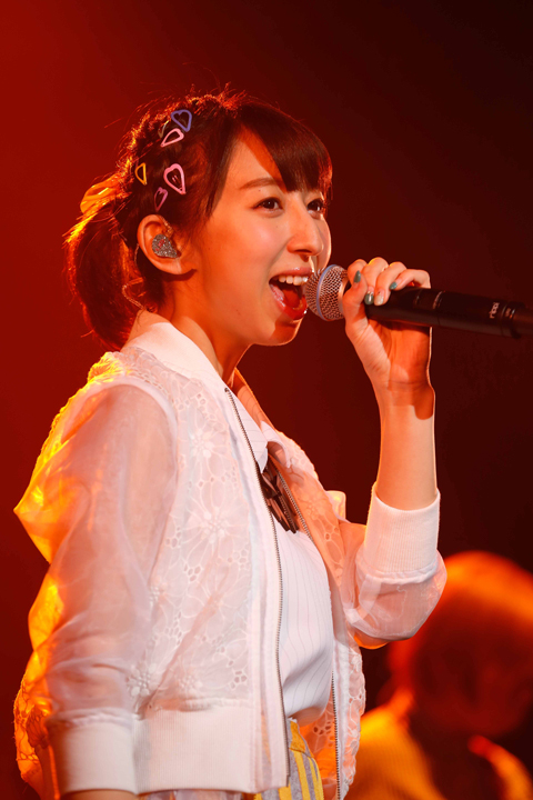 この日は全13曲を熱唱