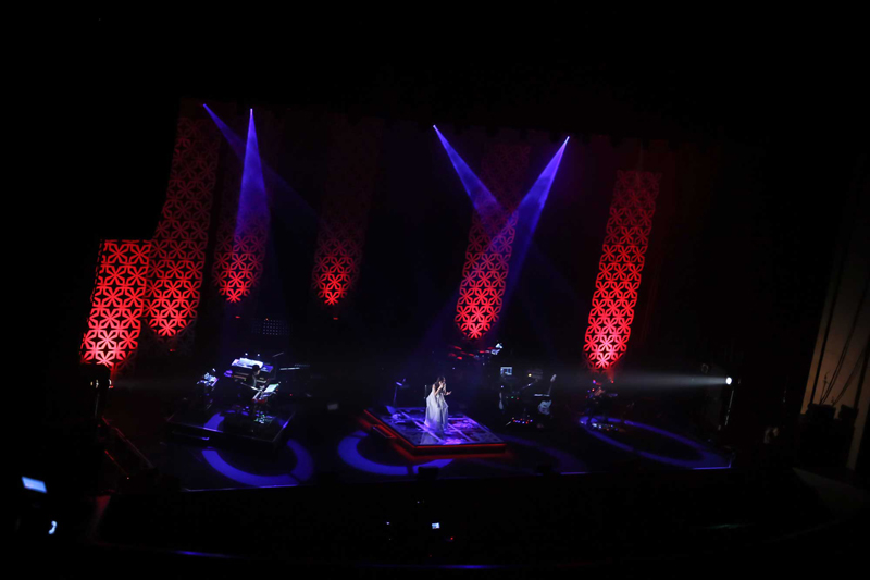 Aimer、ホールツアーの最終公演を東京国際フォーラムホールAにて開催