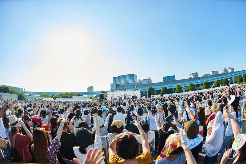 GLAY、ニューアルバム発売記念フリーライブ「TOKYO SUMMERDELICS」をレポート