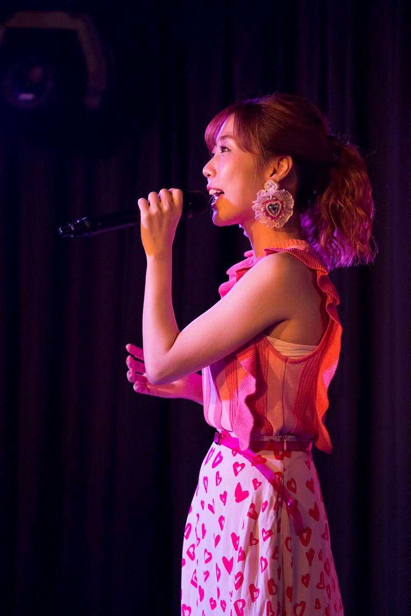 楠田亜衣奈、4thミニアルバム発売を記念してミニライブを開催