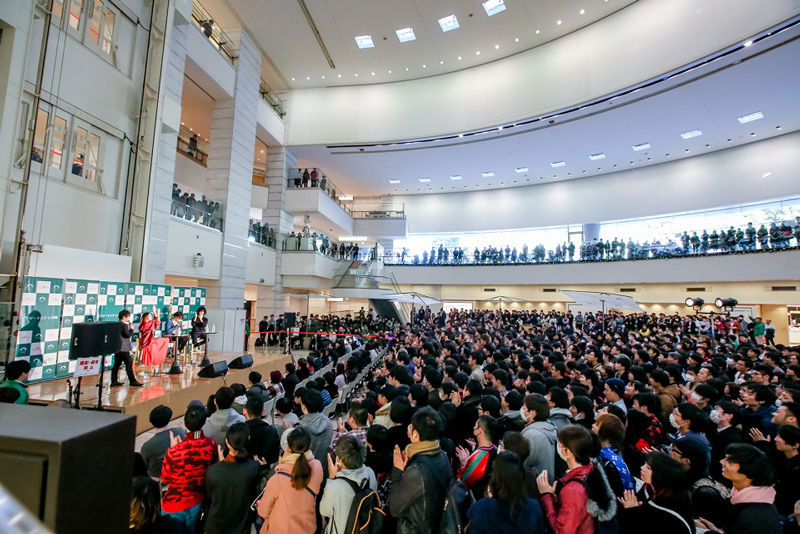 LiSA、ニューシングル発売記念イベントを東京・大阪で開催。田淵智也・堀江晶太・カヨコが登場