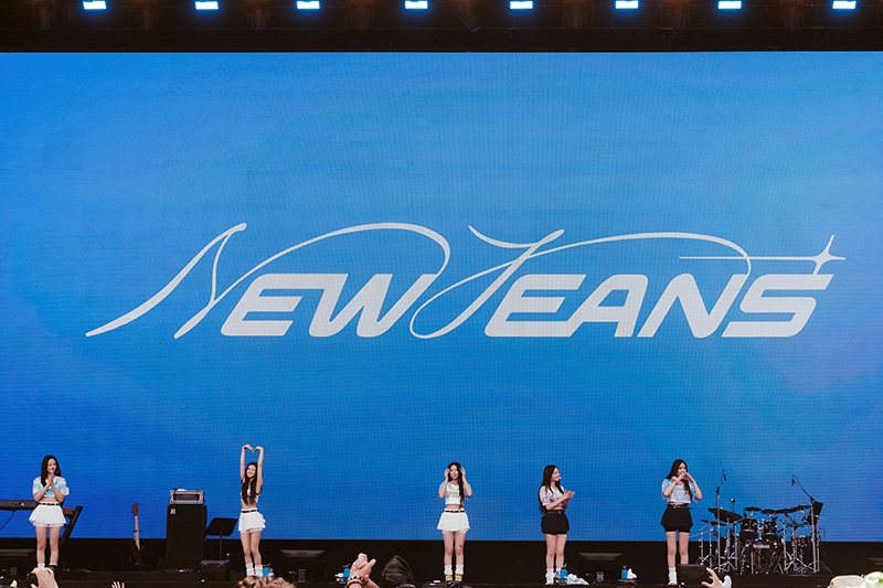 NewJeans、「SUMMER SONIC 2023」に出演！ 熱い歓声に包まれる中、観客3万人の前でパフォーマンスを披露！