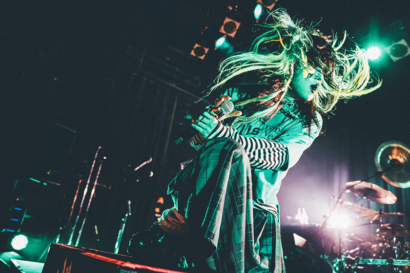 DEZERT、夕闇に誘いし漆黒の天使達とのツーマンライヴ「DEZERT × 夕闇