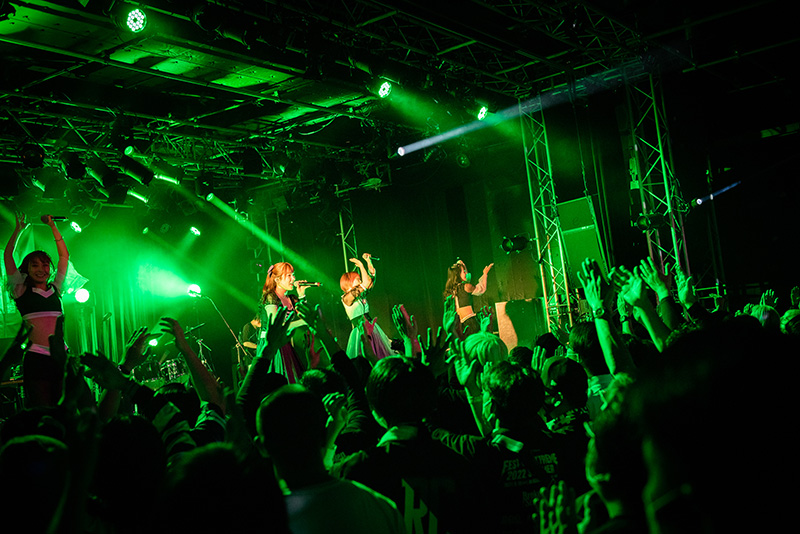 メタル系スクリーミングアイドル“Broken By The Scream” 「BLESS THE PERISH」TOUR FINAL＠新宿BALZEで唯一無二のヘヴィかつスピーディなバンド・サウンドで大熱狂の渦を巻き起こす！来年には海外公演と2年連続BBTS主催メタルの祭典「FEST OF EXTREME」開催発表！