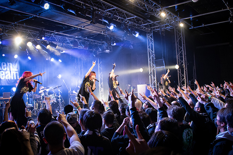 メタル系スクリーミングアイドル“Broken By The Scream” 「BLESS THE PERISH」TOUR FINAL＠新宿BALZEで唯一無二のヘヴィかつスピーディなバンド・サウンドで大熱狂の渦を巻き起こす！来年には海外公演と2年連続BBTS主催メタルの祭典「FEST OF EXTREME」開催発表！