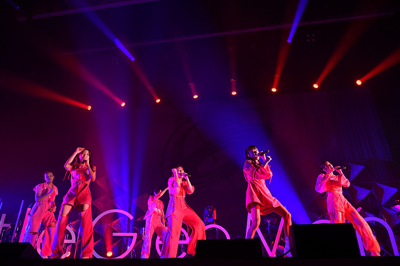 1月7-8日に昭和女子大学人見記念講堂にて、新メンバーのミカ、結海、miyouの3人を加えた新生Little Glee Monsterが新体制初のワンマンライブを開催いたしました。