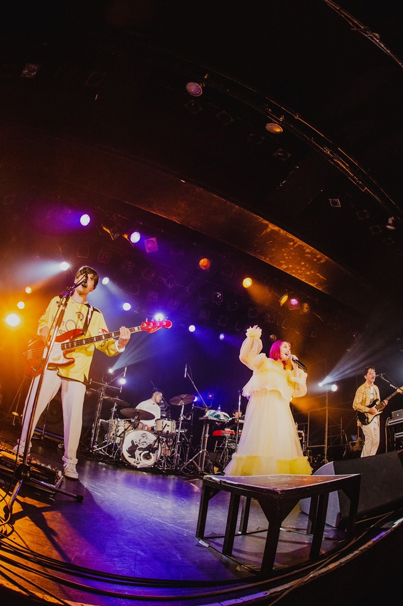 フレンズ、東京・LIQUIDROOMでワンマンライブ「2nd Full Album『SOLAR』 Release Party『SOLAR POWER！』」東京公演を開催！