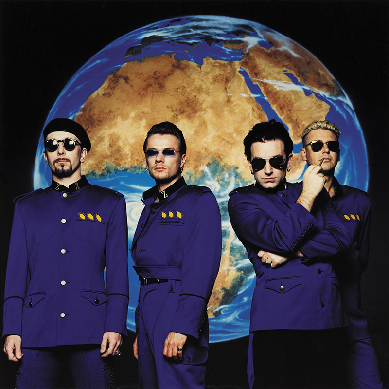 U2、『ZOOROPA』30周年を祝してシングル「レモン」のリミックスEPが配信リリース、初めてストリーミングが可能に。