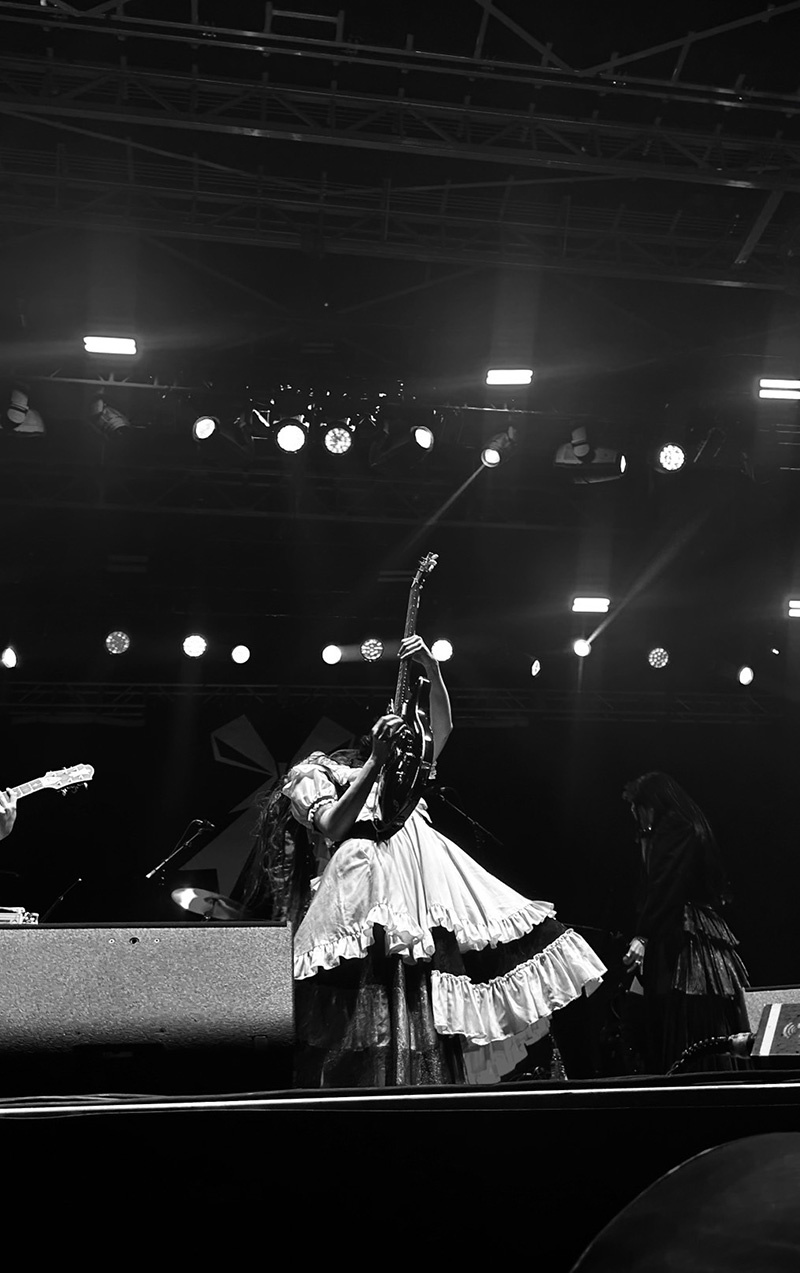 BAND-MAID、米国の超大型フェス「Welcome to Rockville」を超満員動員で沸かし、全世界から大反響！USツアーも完売続出！