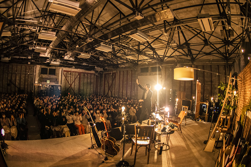 [Alexandros]川上洋平、初のソロアコースティックライブ「Yoohei Kawakami’s #room665」を開催！