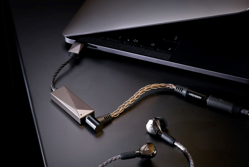 「PEE51 AK USB-C Dual DAC Amplifier Cable」