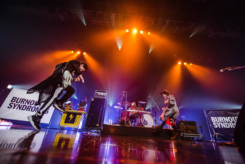 BURNOUT SYNDROMES、「全国ワンマンツアー15th ANNIVERSARY TOUR 2019→2020『Who am I?』」ファイナル公演でアニメコンセプトBESTアルバム『BURNOUT SYNDROMEZ』を3月25日にリリースすることを発表！