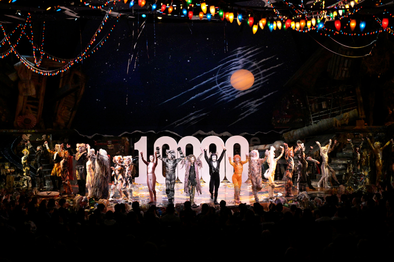 3月12日(火)にキャッツ・シアター(大井町)にて上演中のミュージカル『キャッツ』は、日本公演通算10,000回を達成。