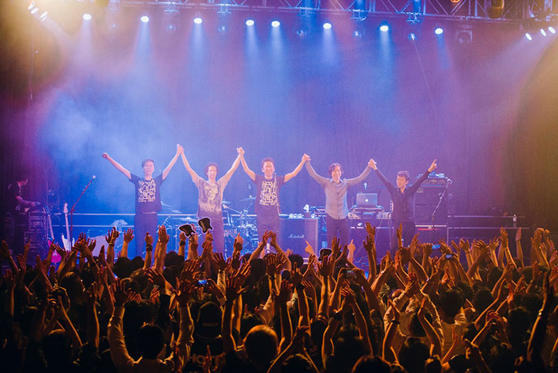 布袋寅泰、初のアジア・ツアーにオーディエンスが熱狂！