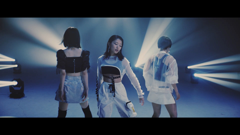 Jewel、J☆Dee'Zからの改名後初のシングル「前へ」のMVを公開！（200本の光線と縦横無尽に競演したシャープなダンスで世界を目指す）