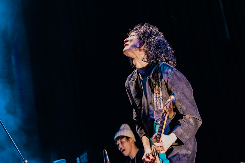 沖井礼二(Ba)と清浦夏実(Vo)によるポップ・バンドTWEEDEESが、1月9日(月祝)にビルボードライブ東京でアルバムリリース記念公演「TWEEDEES World Record Revue」を開催した。