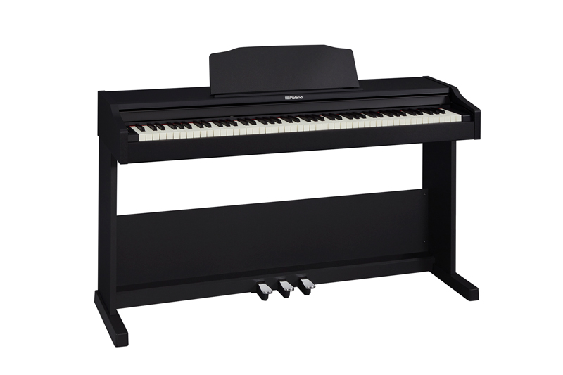 ローランド、家庭用デジタルピアノ「RP102」をリリース！（アプリとの連携で多彩な機能が使いやすく、日々の練習を楽しくサポート）