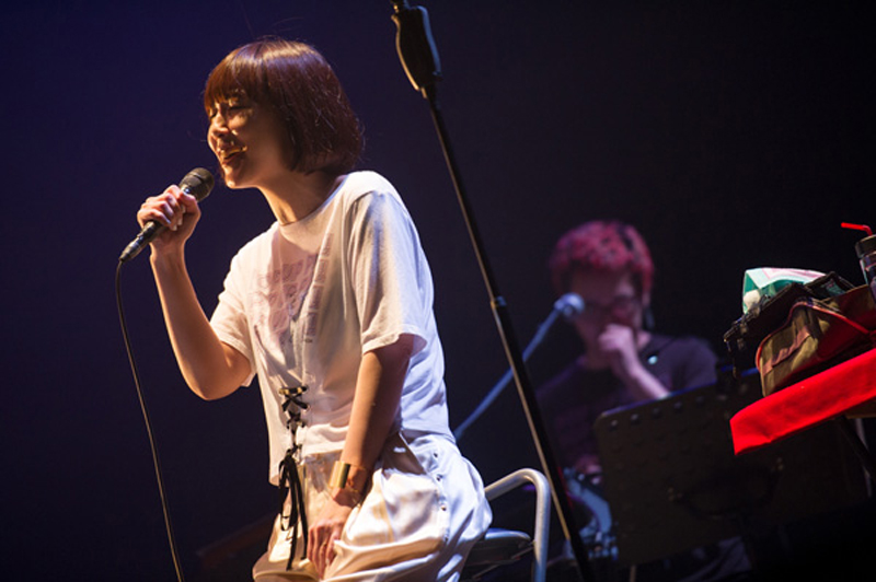 土岐麻子、春のワンマン・ライブ・ツアー「POP UP PINK！」の3公演目が東京・EX THEATER ROPPONGIにて開催！！