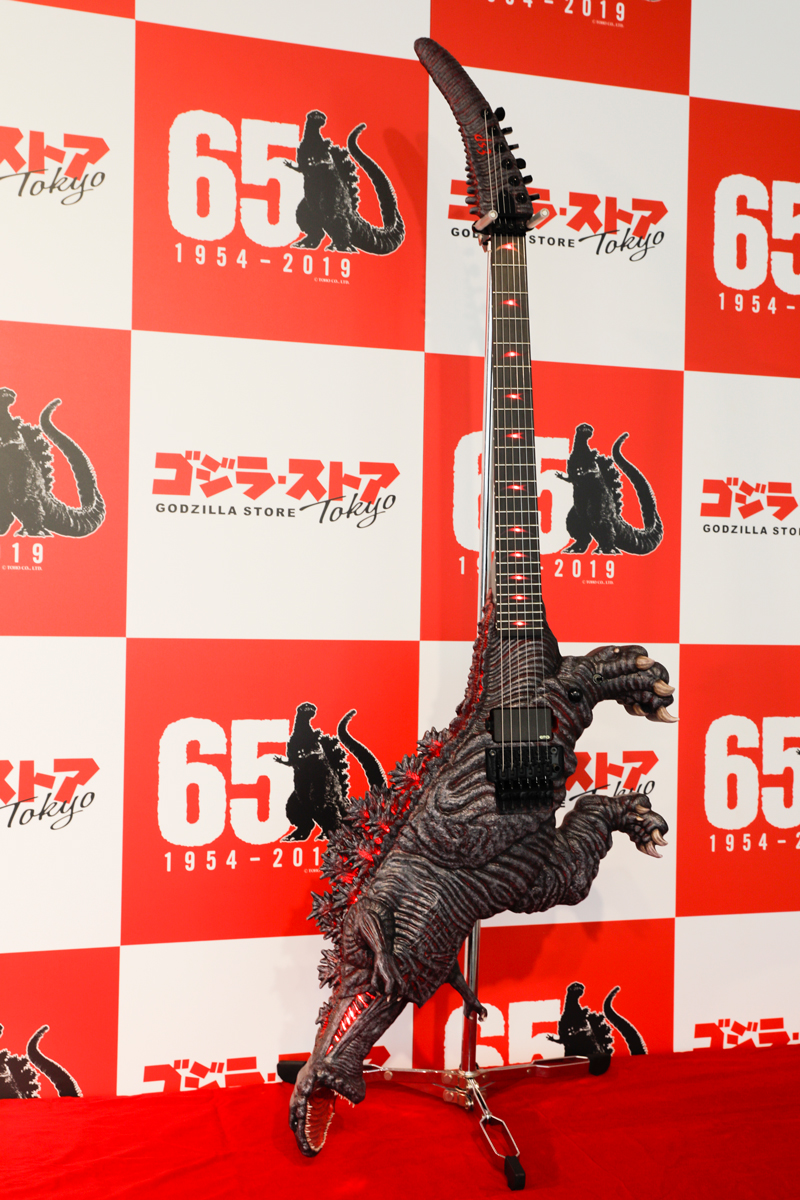 ゴジラ・ストアTokyo」オープン1周年を名誉店長のTHE ALFEE