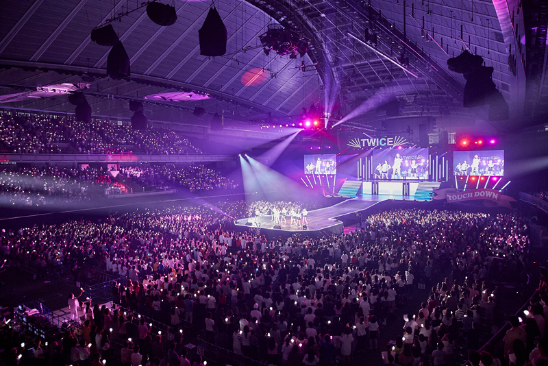 TWICEが日本デビューを記念して、日本初の単独公演を開催！