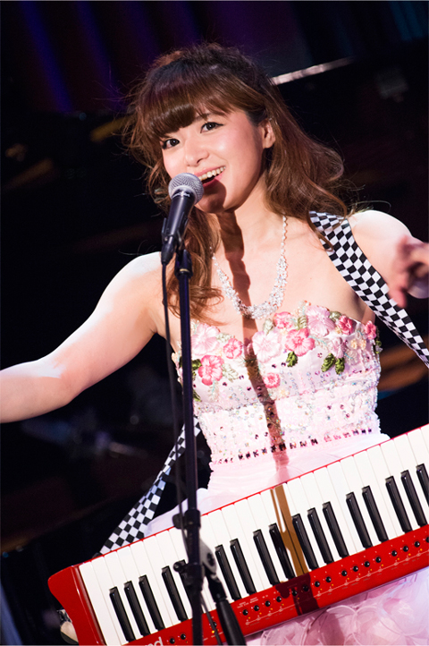 話題のピアニスト高木里代子のデビューLIVEが大盛況！
